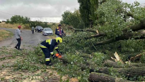 Codul galben de instabilitate atmosferică a mobilizat pompierii și salvatorii. Cele mai mari pagube, în raionul Ungheni