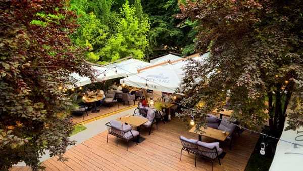 Restaurantul GoodVin din sectorul Rîșcani al capitalei, mistuit de flăcări. Au ars circa 5,6 mii de metri pătrați