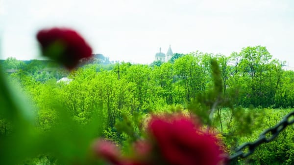 Cer variabil și vânt puternic în toată țara. Mercurul din termometre nu va urca astăzi mai sus de +21°C