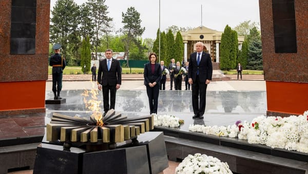 „Rusia n-a învățat lecția” și „Noi mergem spre Europa”: Mesajele conducerii R. Moldova la memorialul „Eternitate”