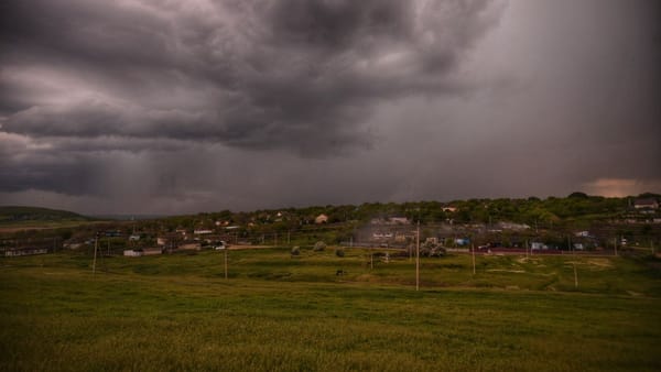 Risc de inundații în mai multe localități din R. Moldova. A intrat în vigoare codul galben de ploi puternice