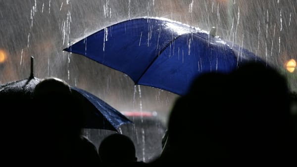 Atenție: Pe 27 mai, în cea mai mare parte a țării sunt prognozate ploi torențiale și vânt puternic