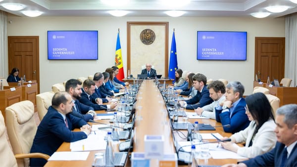 Guvernul propune reguli noi pentru carburanți și rețelele electrice. Ce se schimbă în perioade de criză