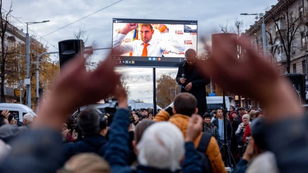Bani pentru proteste și organizații teritoriale ale Partidului „Șor”. Un curier, condamnat la patru ani de închisoare