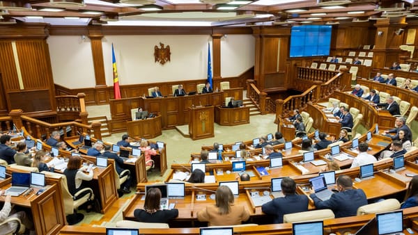 LIVE/ Ședința Parlamentului! Carburanții, energia regenerabilă și securitatea socială, pe agenda deputaților