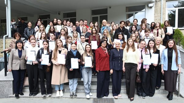 40 de elevi au fost premiați la Olimpiada Republicană la Limba și literatura română