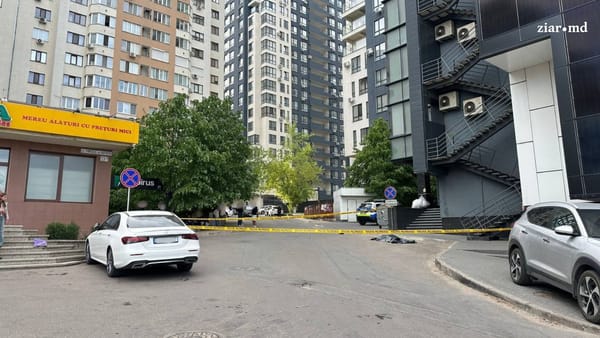 VIDEO/ Atac urmat de deces la Ciocana. Un bărbat ar fi rănit două femei, apoi s-a aruncat de pe un bloc