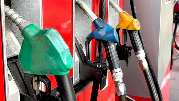 Motorina mai pierde 20 de bani. Cât vor costa carburanții pe 15 mai