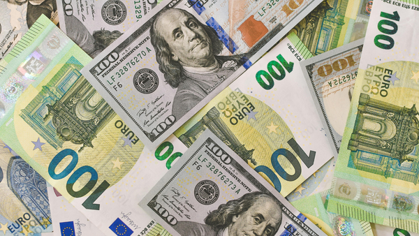 Presiune pe moneda națională: euro și dolarul se scumpesc din nou - cursul valutar pentru 18 mai