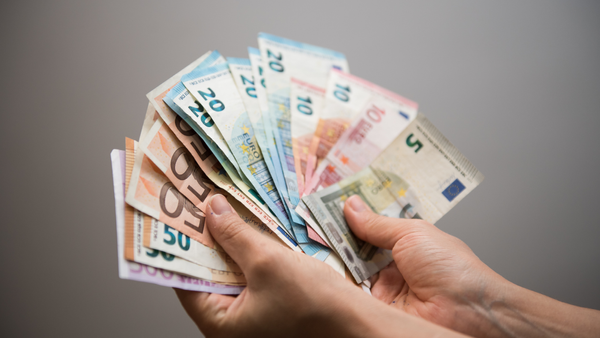 Cursul valutar pentru 19 mai - cât costă euro și dolarul astăzi