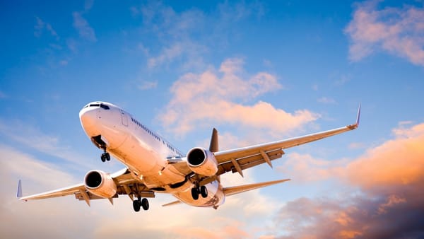 Moldovenii vor putea cumpăra bilete de avion directe spre Islanda - acord semnat între Chișinău și Reykjavik