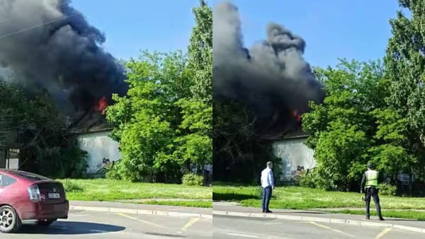 VIDEO/ Incendiu pe strada Alexandr Pușkin din capitală. Arde acoperișul unei clădiri vechi