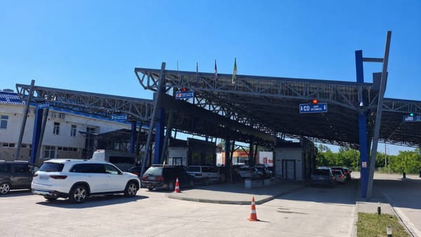 Cozi la Sculeni, pe sensul de ieșire din R. Moldova. Autoritățile întreprind măsuri de fluidizare a traficului
