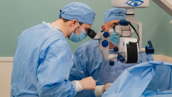 Noi reguli pentru operațiile de cataractă și protezare: Listele de așteptare devin electronice, iar cele de urgentare dispar