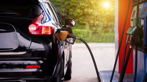Carburanții, mai ieftini și pe 25 iunie. Prețul motorinei scade cu încă 26 de bani