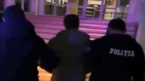 Recidivist în escrocherii online: Polițiștii au reținut un tânăr condamnat, căutat de mai multe inspectorate din R. Moldova
