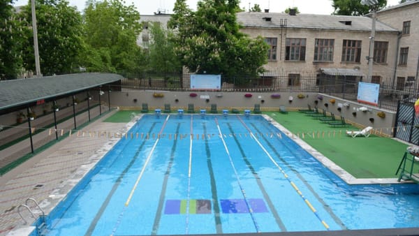 MEC a inițiat verificări după ce o școală privată de înot a utilizat bazinul USM înainte de redeschiderea oficială
