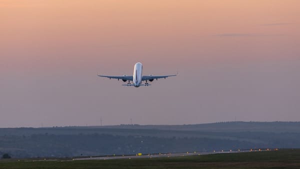 Zgomotul produs de autoturisme, trenuri, avioane și industrie va fi monitorizat și redus