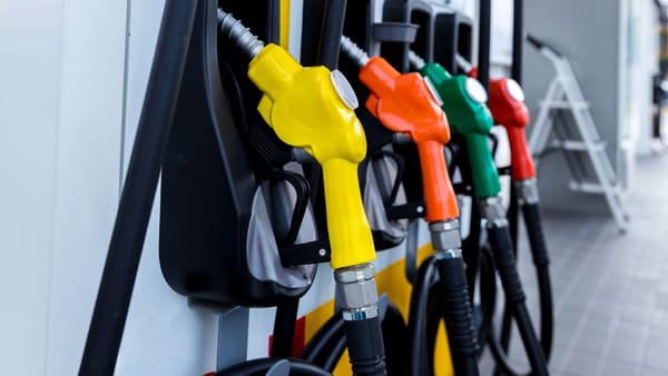 Ieftiniri în lanț la carburanți. Cât vor costa benzina și motorina pe 26 iunie