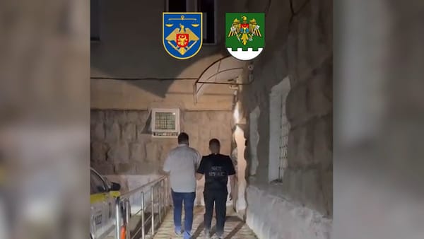 VIDEO/ Autorul alertelor false cu bombă de la Aeroportul Chișinău, plasat în arest preventiv pentru 30 de zile