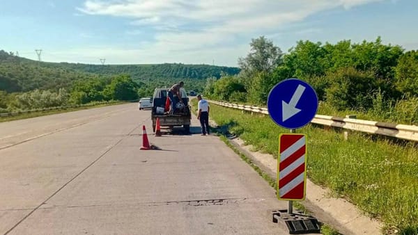 Canicula poate deforma drumurile din beton. Șoferii sunt îndemnați să circule cu prudență