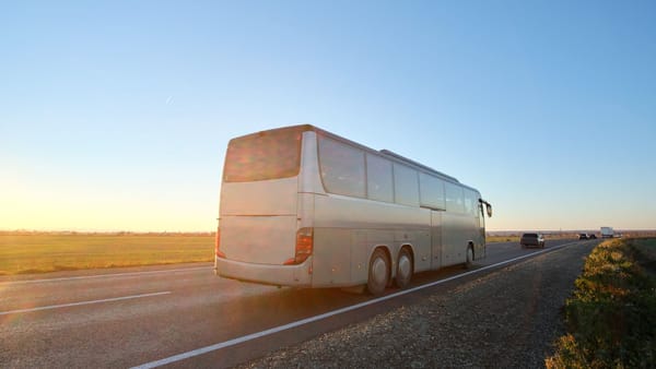 Ucraina schimbă regulile pentru cursele internaționale regulate. Ce trebuie să știe operatorii de transport