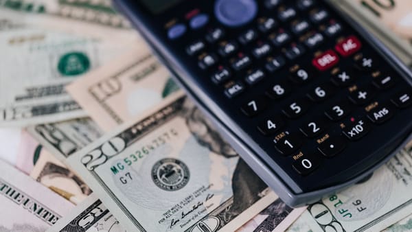 Euro se scumpește, dolarul scade. Cursul valutar pentru luni, 29 iunie