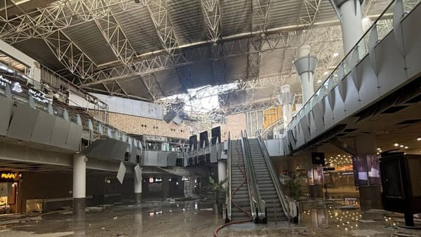 VIDEO/ Un atac cu drone a închis temporar aeroportul principal din Kuweit. O persoană a murit