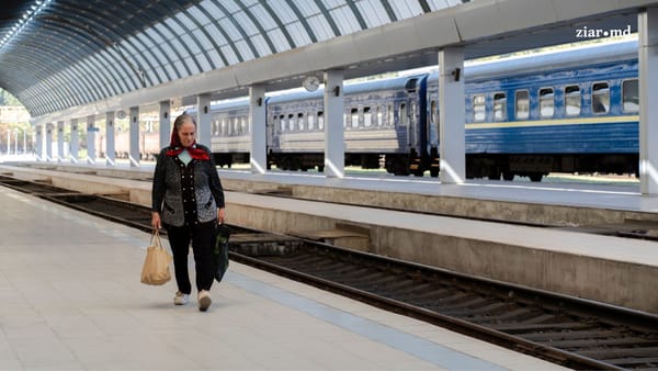 Trenul ar putea deveni o soluție pentru traficul aglomerat. Ce prevede un nou proiect de lege