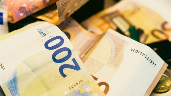Euro și dolarul se apreciază. BNM a publicat cursul oficial pentru 9 iunie