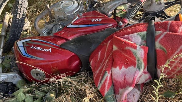Motociclist decedat după ce s-a izbit cu vehiculul într-un copac, la Etulia. Doi pasageri au ajuns la spital