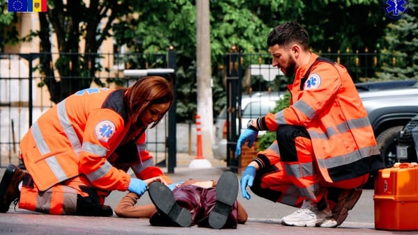 Canicula face victime: 19 intervenții ale medicilor de urgență în doar o săptămână. Tinerii, printre cei afectați