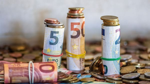 Cât costă astăzi euro, dolarul și leul românesc - cursul valutar pentru weekend