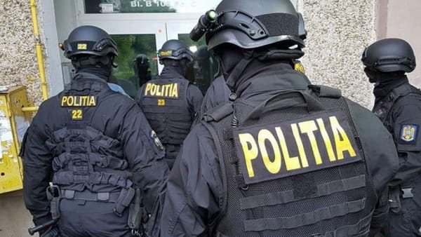 Percheziții la Strășeni: țigări, alcool și articole pirotehnice fără acte, descoperite de polițiști