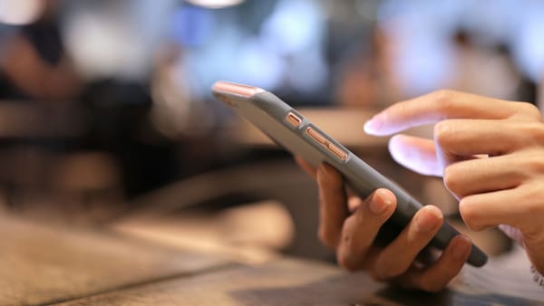 Escrocii au lăsat moldovenii fără peste un milion de lei în doar 24 de ore. Poliția a prevenit 350 de tentative de fraudă