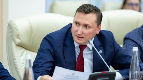 Ombudsmanul contestă la Curtea Constituțională obligarea avocaților pensionari și veteranilor la plata asigurării medicale