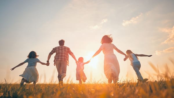 Noi drepturi pentru părinți: concediile de maternitate și paternal vor fi luate în calcul la pensie