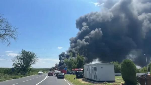 Șofer moldovean, rănit ușor după ce o autocisternă încărcată cu benzină a luat foc în România