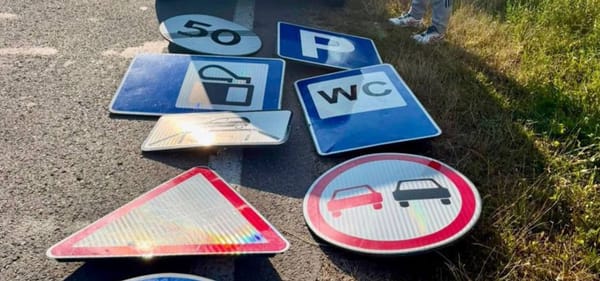 Tentativă de mituire a polițiștilor la Orhei: un tânăr a lăsat 400 de euro în autospeciala INSP