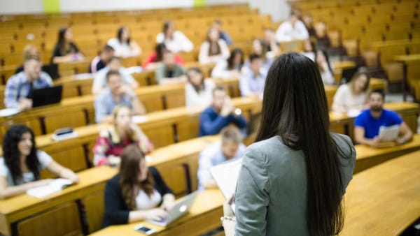 Câte locuri bugetare oferă MEC în acest an? Guvernul a aprobat comanda de stat pentru admiterea din 2026