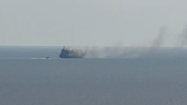 Incident în Marea Neagră: O navă care se îndrepta spre Ucraina a fost lovită în apropierea României