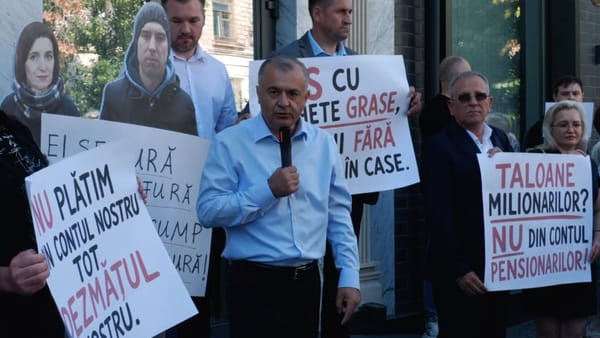 În fața ANRE are loc un protest împotriva majorării tarifului la gazele naturale