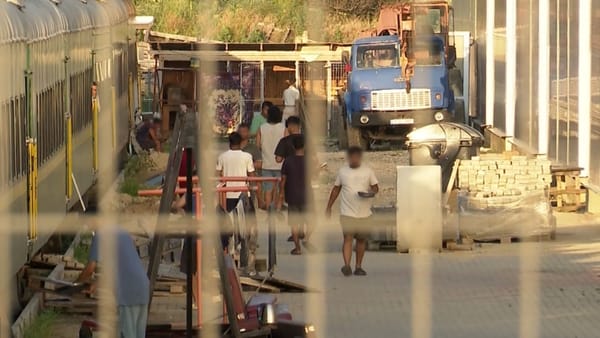 Muncitori din Asia, cazați în vagoane de tren la marginea Chișinăului: Urmează audieri parlamentare și o anchetă extinsă