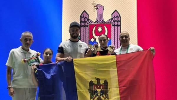 Halterofila Nicoleta Cojocaru a scris istorie în Columbia: Trei medalii de aur și două recorduri mondiale la doar 16 ani