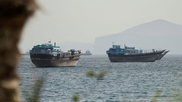 Iranul a închis din nou Strâmtoarea Ormuz. SUA a lansat a treia serie de lovituri din această săptămână
