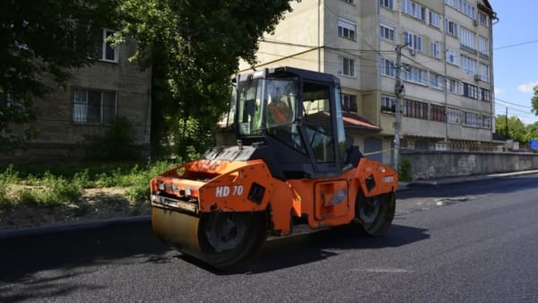 Traficul rutier, parțial suspendat pe mai multe străzi din Chișinău. Vor avea loc lucrări de reparație a carosabilului