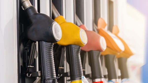 Noi scumpiri la pompă. Prețurile motorinei și benzinei cresc cu câte șapte bani
