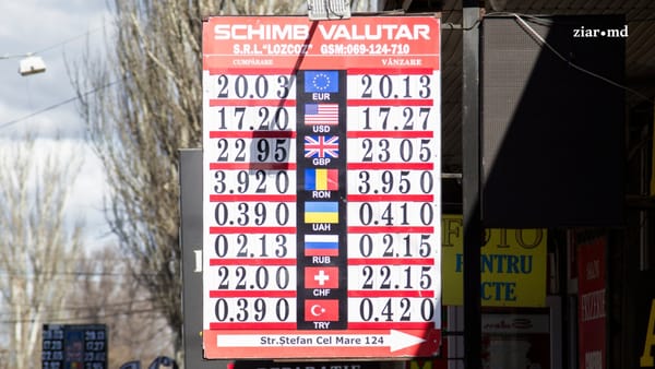 Leul moldovenesc pierde teren față de euro și dolarul american