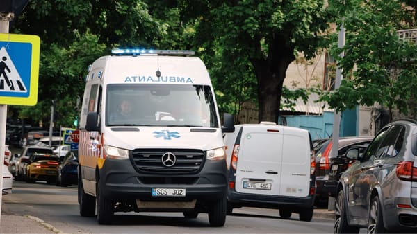 Cinci minute care i-au salvat viața. Cum a fost salvat un băiețel de doi ani din Fălești care a înghițit solvent