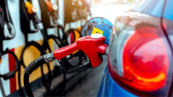 Scumpirile la pompă continuă. Săptămâna începe cu prețuri mai mari la benzină și motorină